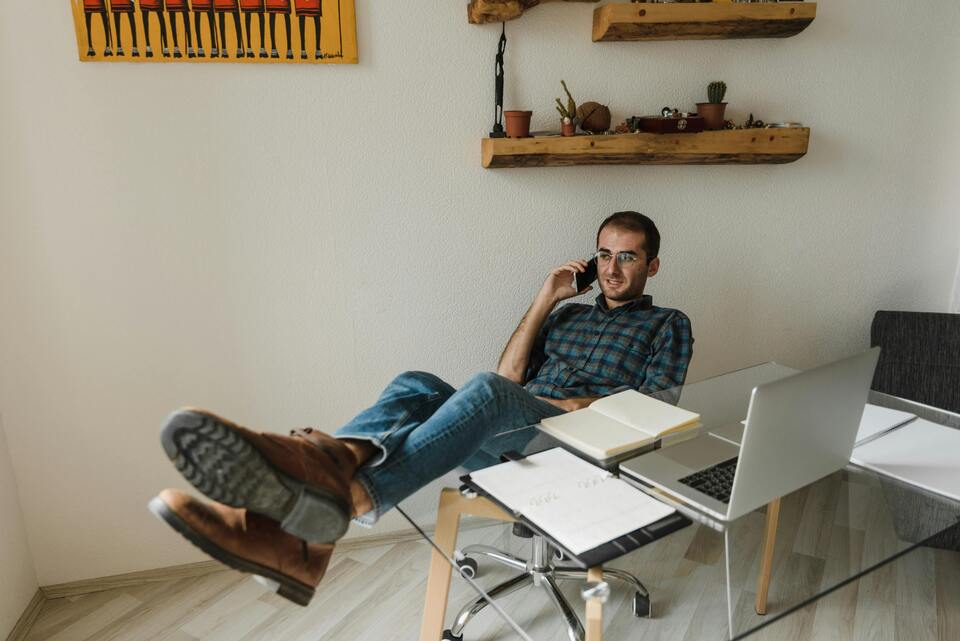 Featured image for Why You’re Struggling to Get Work Done (And How to Fix It)