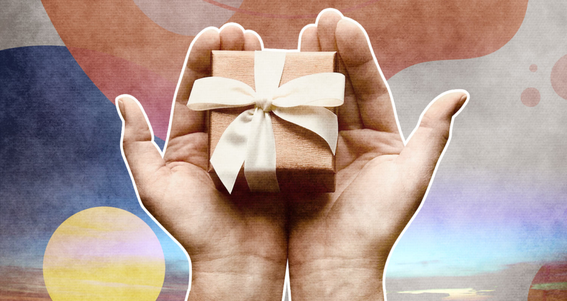 hands holding a small gift box