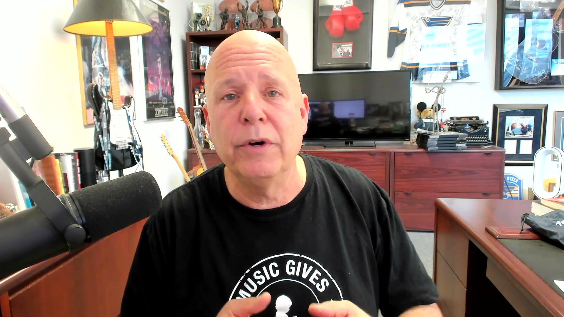 Shep Hyken's Be Amazing or Go Home Was Produced So Well a Traditional Publisher Came Calling